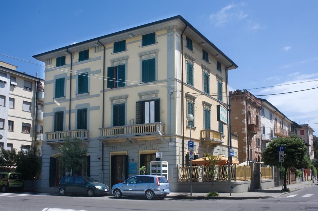 Hotel Vittoria Viareggio Exterior photo